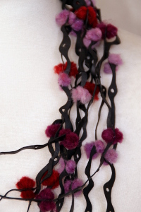 collier pompons